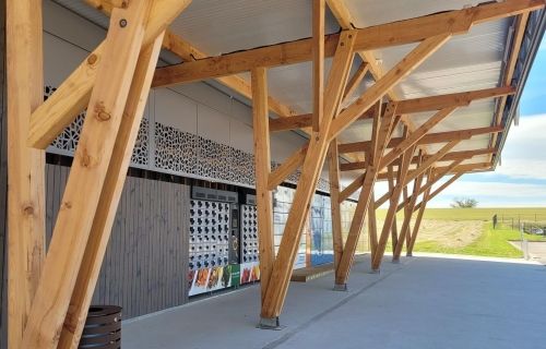 Construction d'un carport pour une station point relais