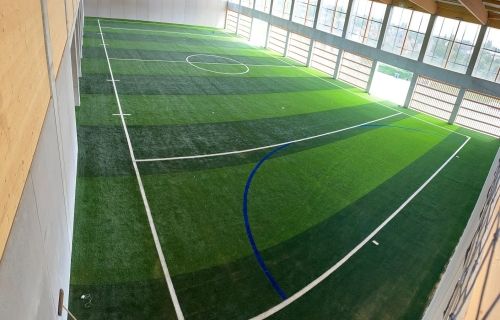Construction d'une aire sportive couverte ouverte