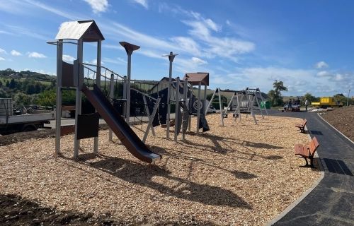 Construction d'une aire sportive couverte ouverte